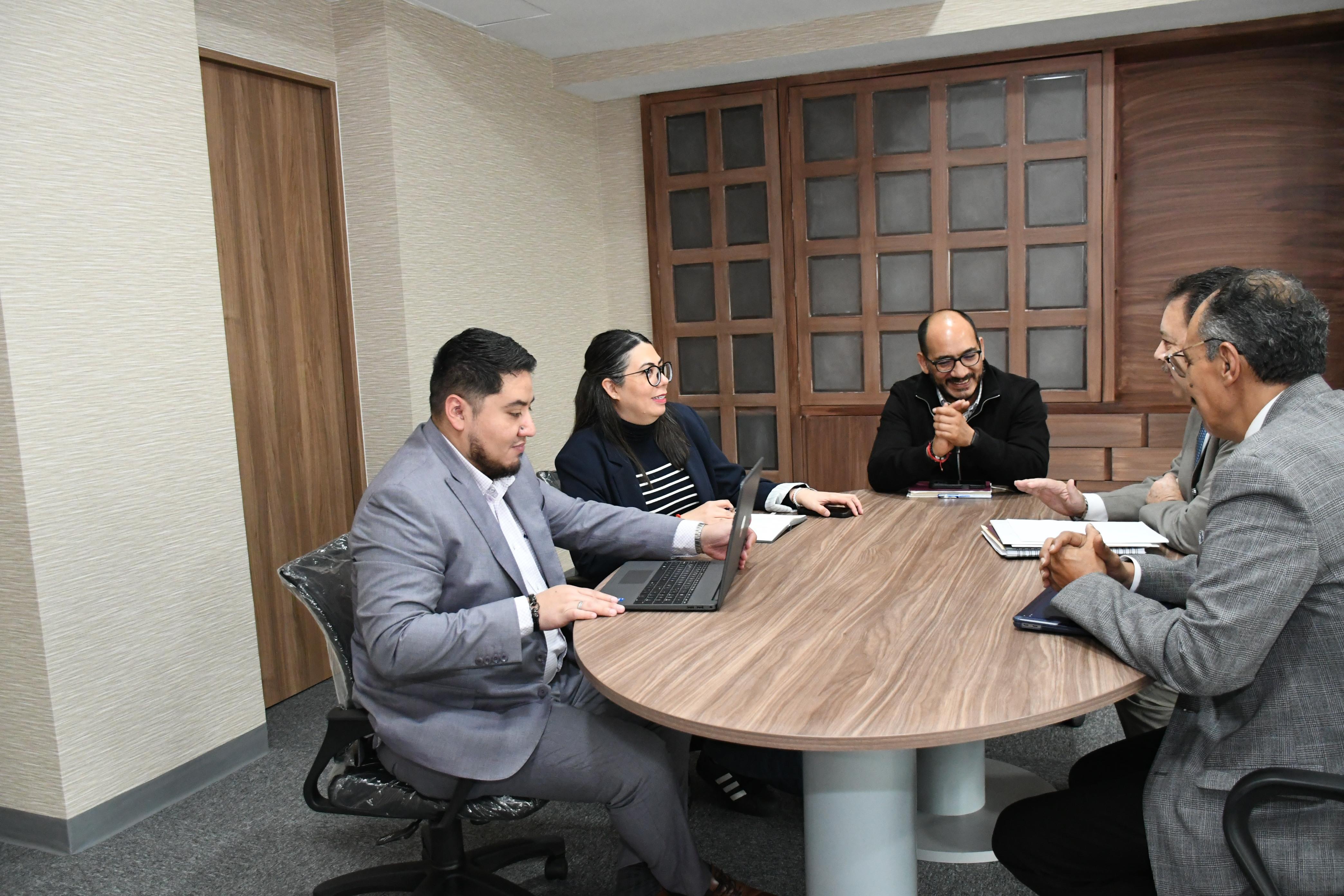 Reunión en la Subdirección de Personal con el Lic. Omar Butron Fosado Director de Administración y Finanzas